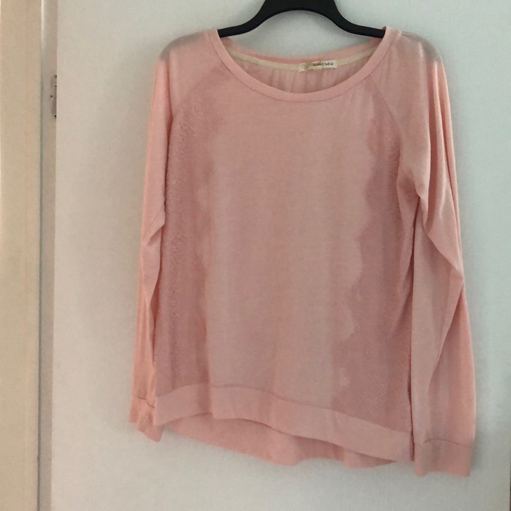 long sleeve with lace on the sides light pink